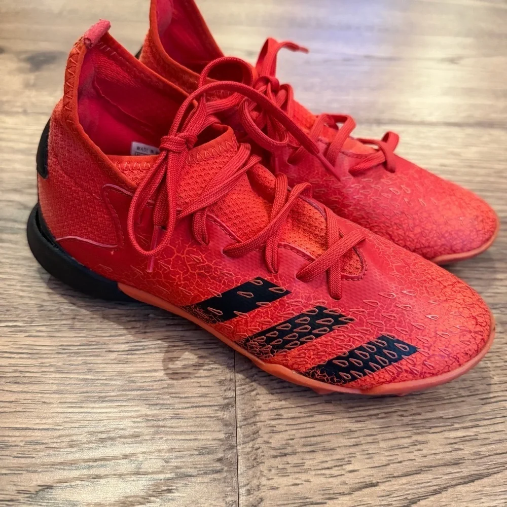 Adidas Predator Freak.3 Boys Demonscale Solar Red indoor soccer turf EUC 2.5